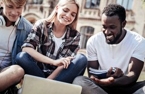 « Dieu te bénisse » est désormais considéré comme une micro-agression