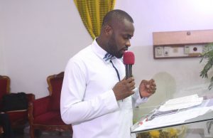 ezeckiel-bly-grace-et-merveilles